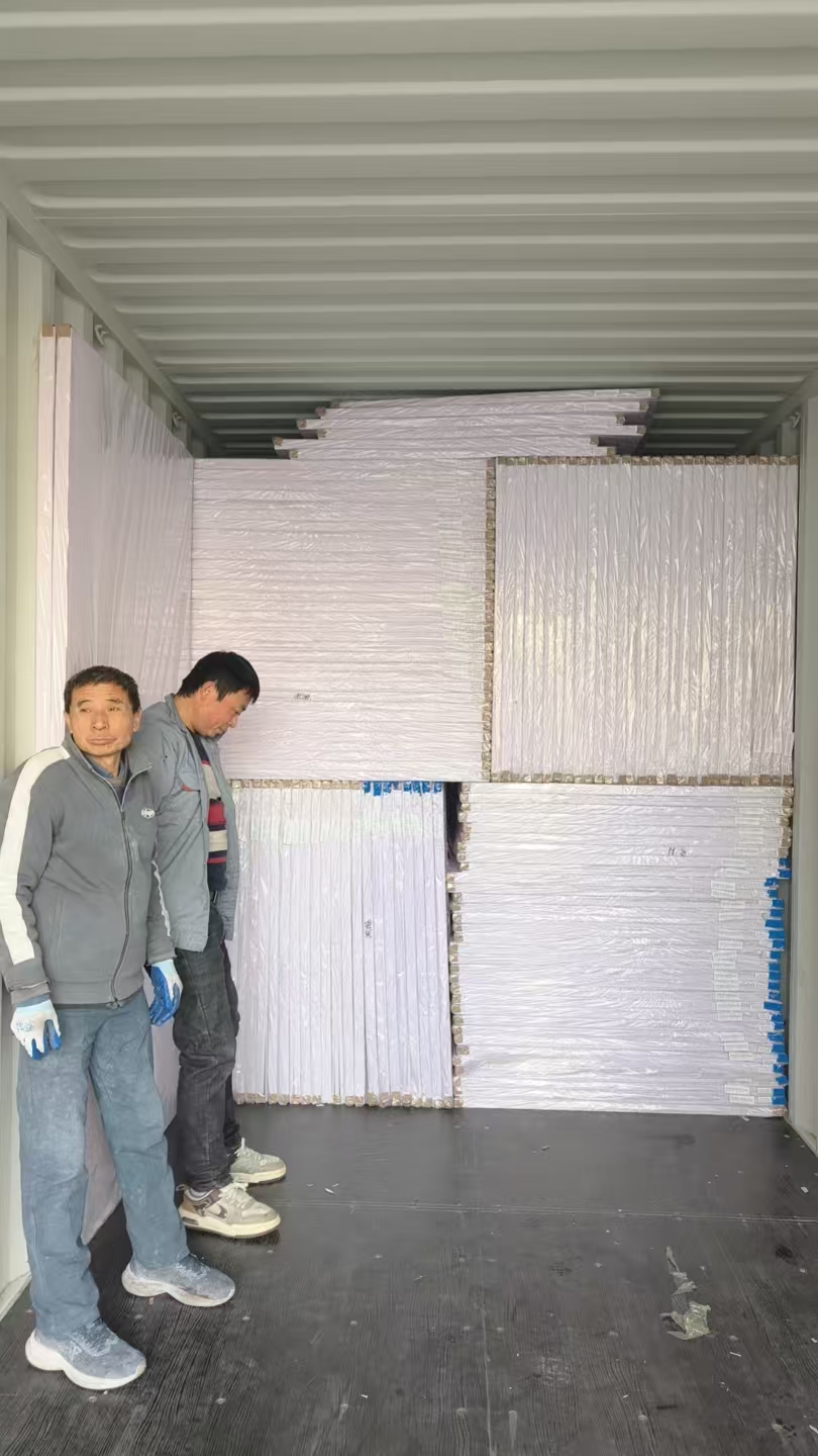 Vận chuyển bận rộn của bảng PVC, nhu cầu thị trường mạnh mẽ